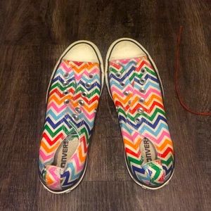 Converse shoes in size 7 and with many colors